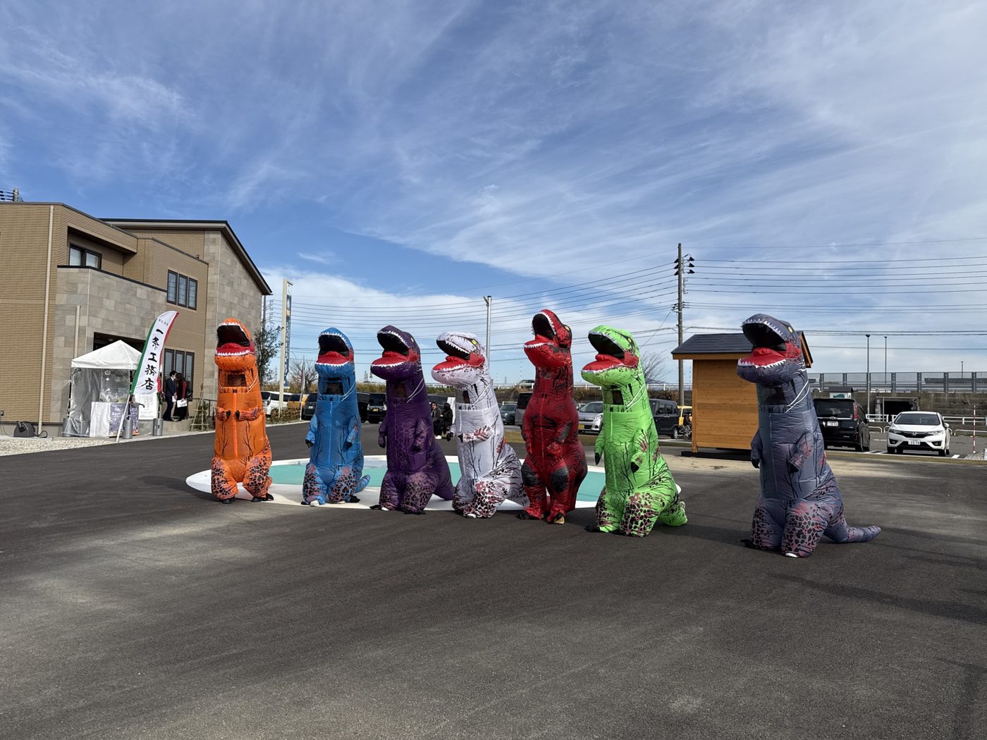 スタートラインに並ぶ恐竜たち